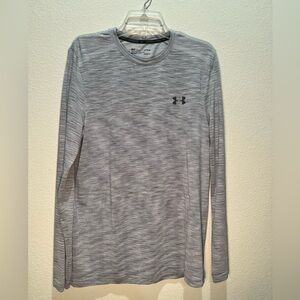 Gray Under Armour long sleeve t-shirt